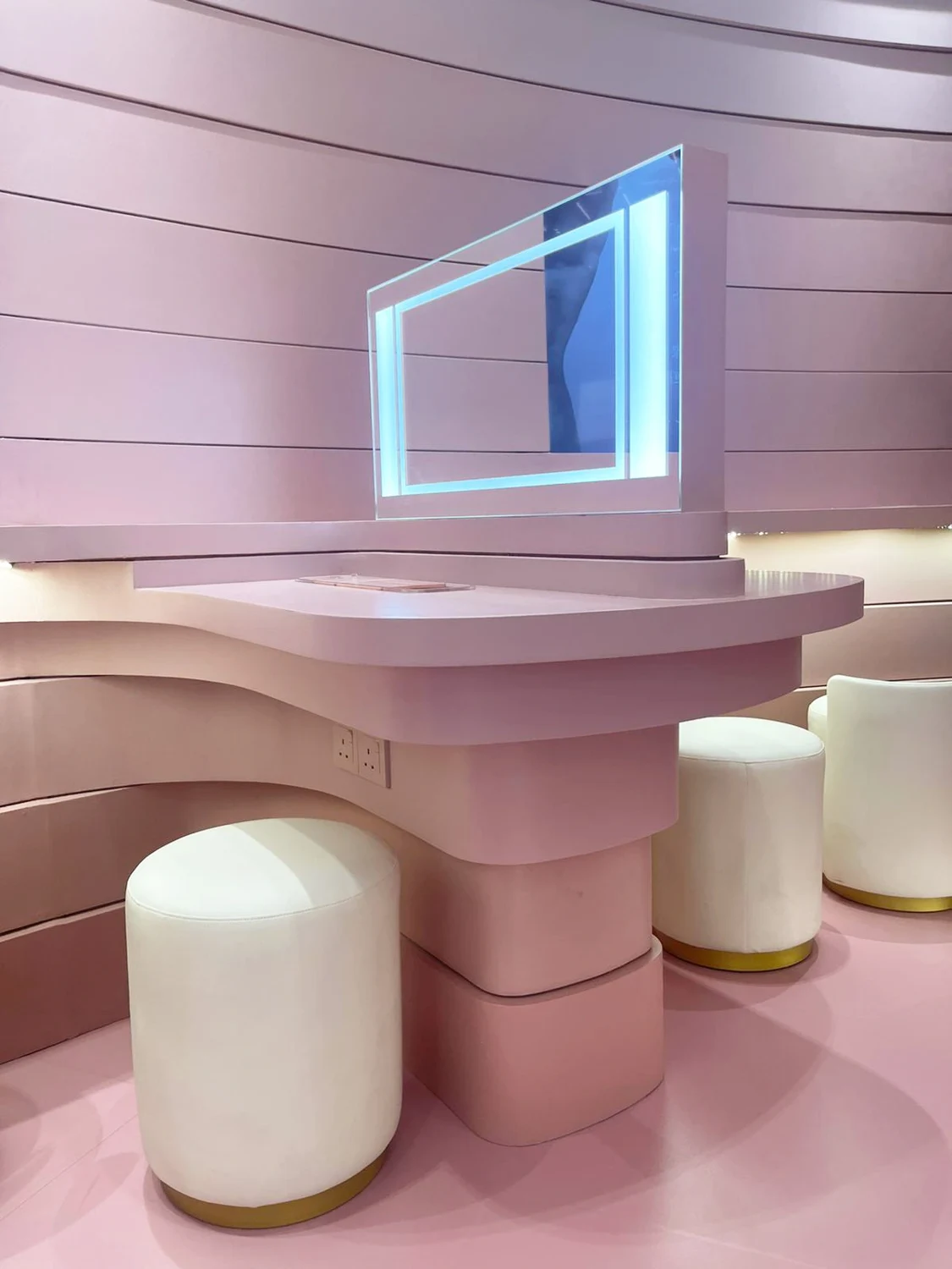 XOVE · Langham Place — Hong Kong — vue 3